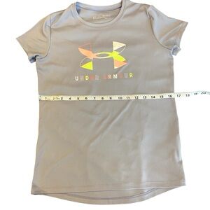 Under Armour girls dry fit short sleeve tshirt. Color - gray, size YXL - A5